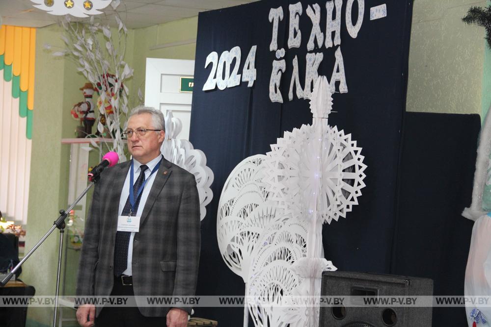 Драконы, Дед Мороз, необычные ёлки… Посмотрели, что представили технари Брестчины на конкурс «Техно-Ёлка 2024»