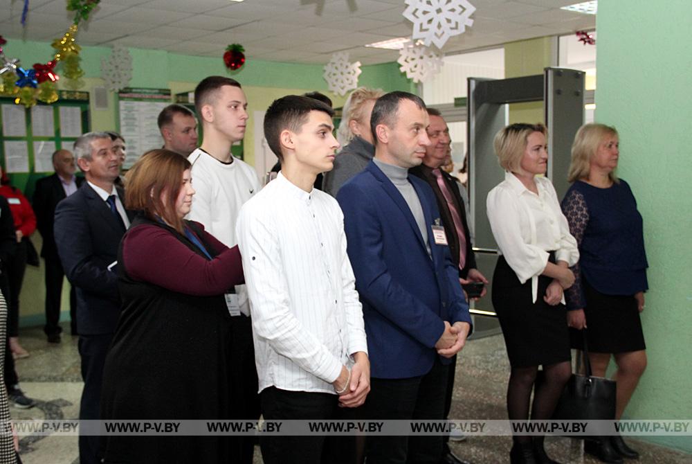 Драконы, Дед Мороз, необычные ёлки… Посмотрели, что представили технари Брестчины на конкурс «Техно-Ёлка 2024»