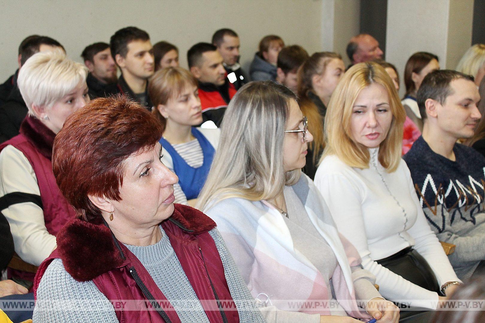 Диалоговая площадка: реальная возможность изменить город к лучшему. Побывали на мебельной фабрике «Пинскдрев-Адриана»