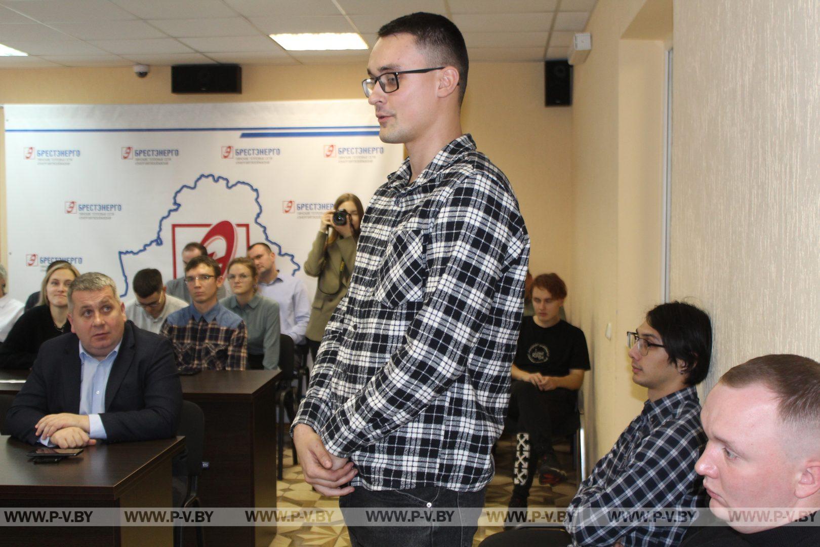 Побывали на диалоговой площадке в Пинских тепловых сетях, где с работающей молодежью встретились представители городской власти