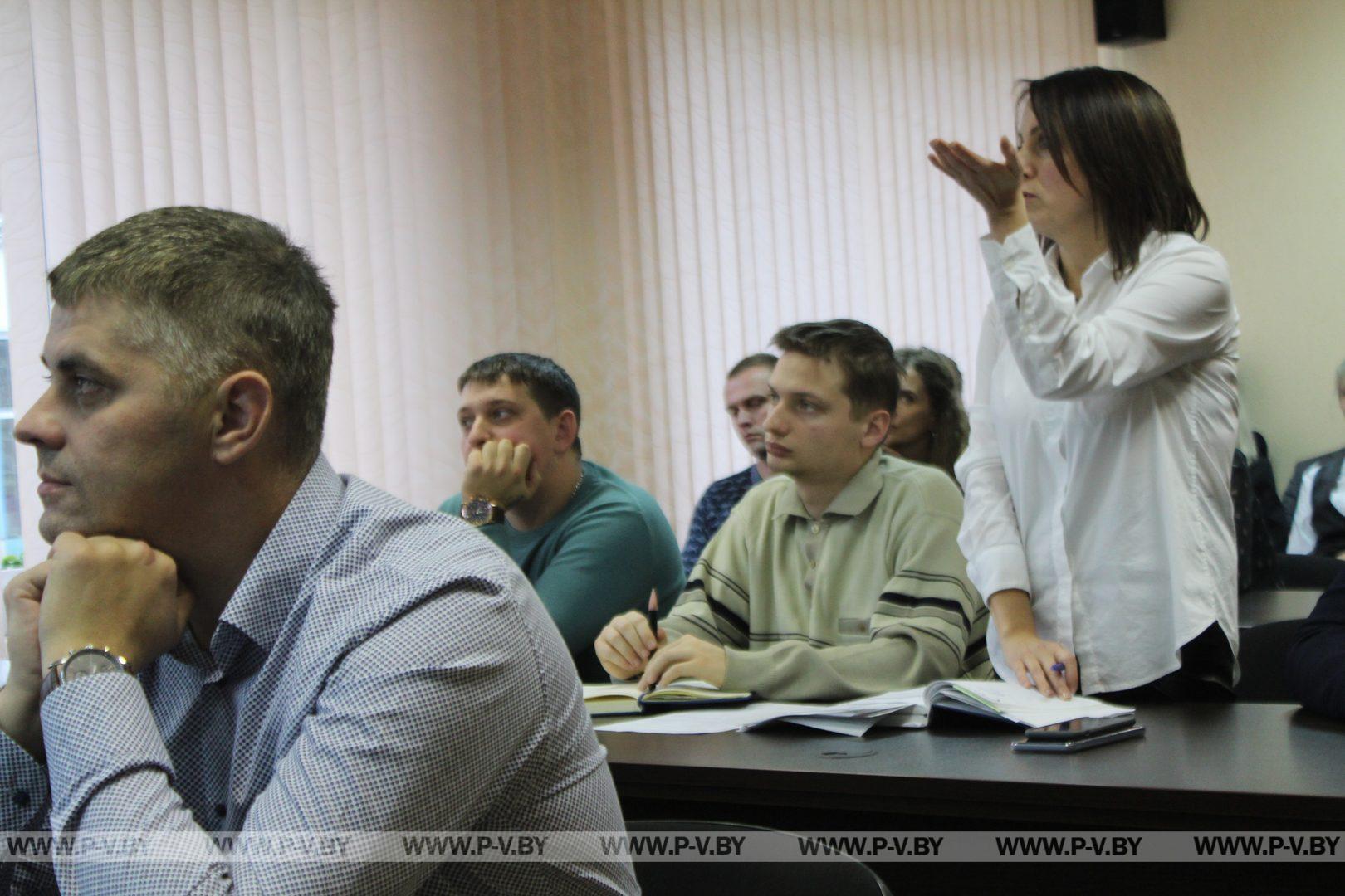 Побывали на диалоговой площадке в Пинских тепловых сетях, где с работающей молодежью встретились представители городской власти