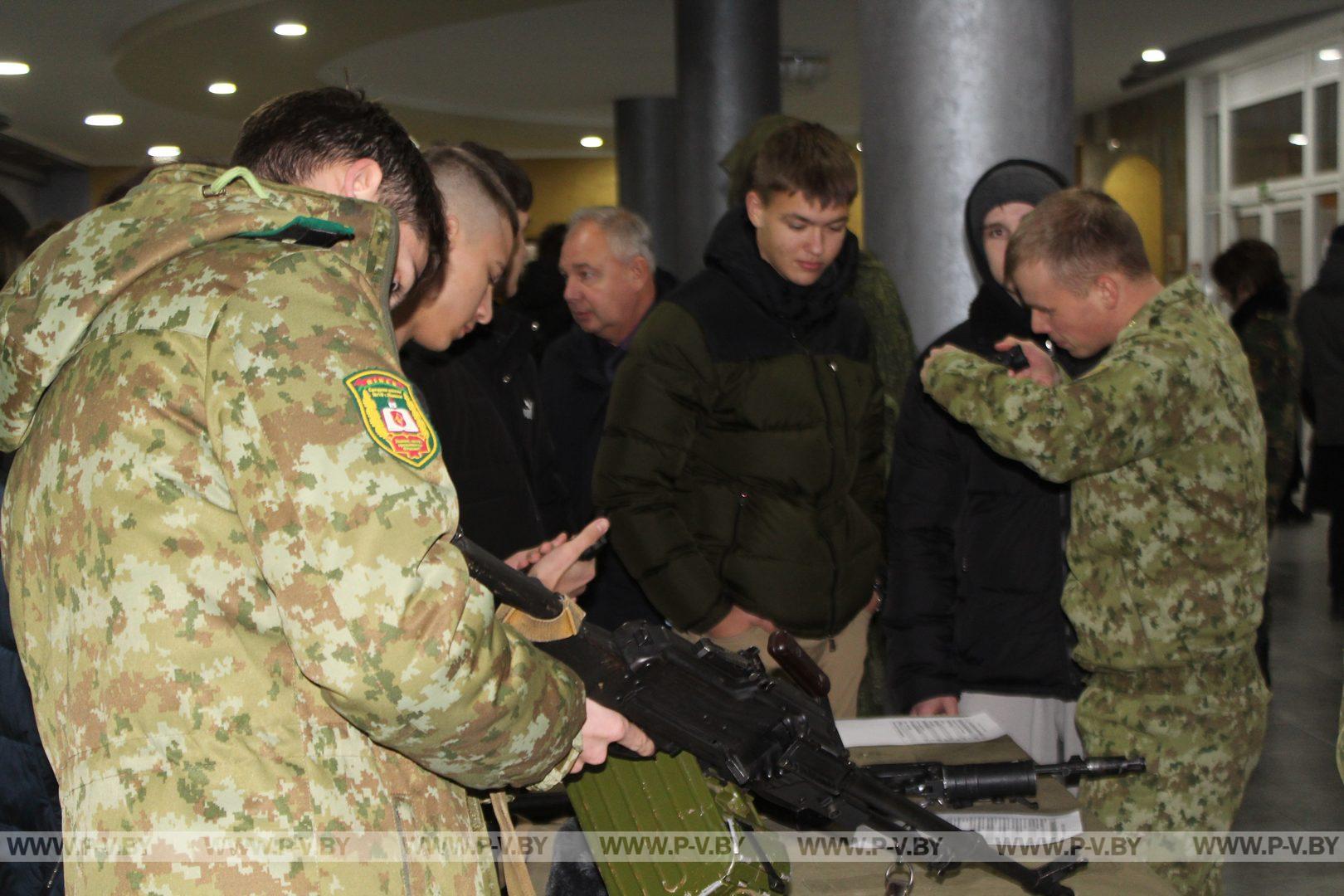 Узнали, в каких вузах учат Родину защищать Узнали, в каких вузах учат Родину защищать