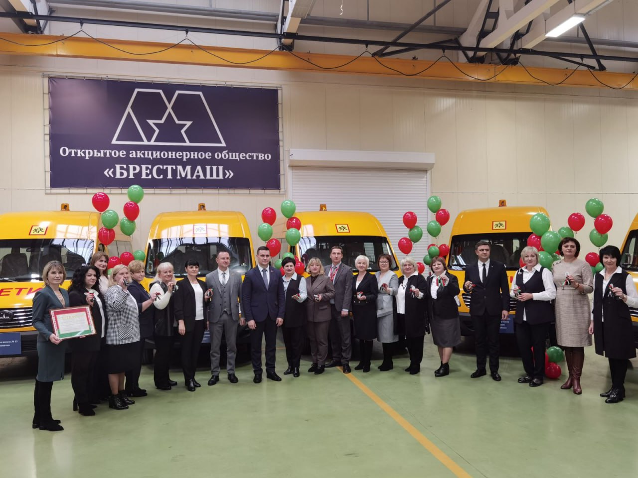 В городском и районном центрах коррекционно-развивающего обучения и реабилитации появились новые автобусы