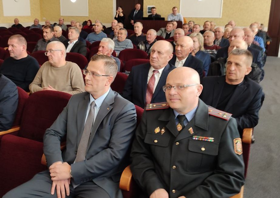 В Пинске состоялся праздничный концерт, посвященный Дню чествования ветеранов ОВД и ВВ МВД