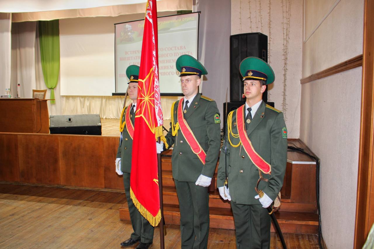 Командование Пинского пограничного отряда встретилось с личным составом внештатного учебного пункта