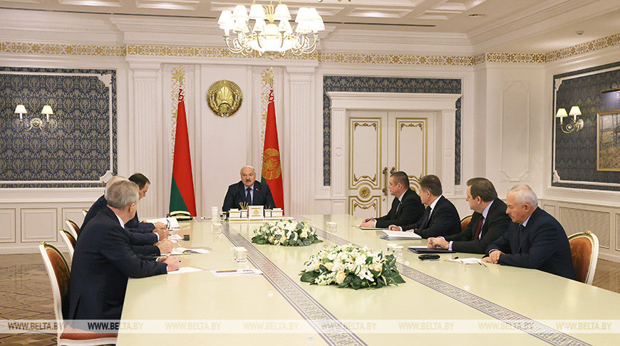 "Чтобы не было торможения". Лукашенко поставил задачи по итогам зарубежных визитов