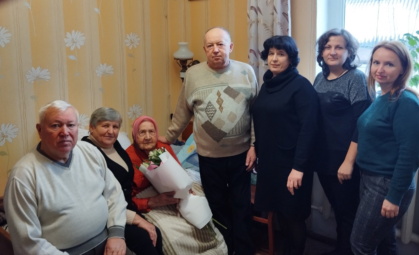 Столетняя пинчанка принимает поздравления