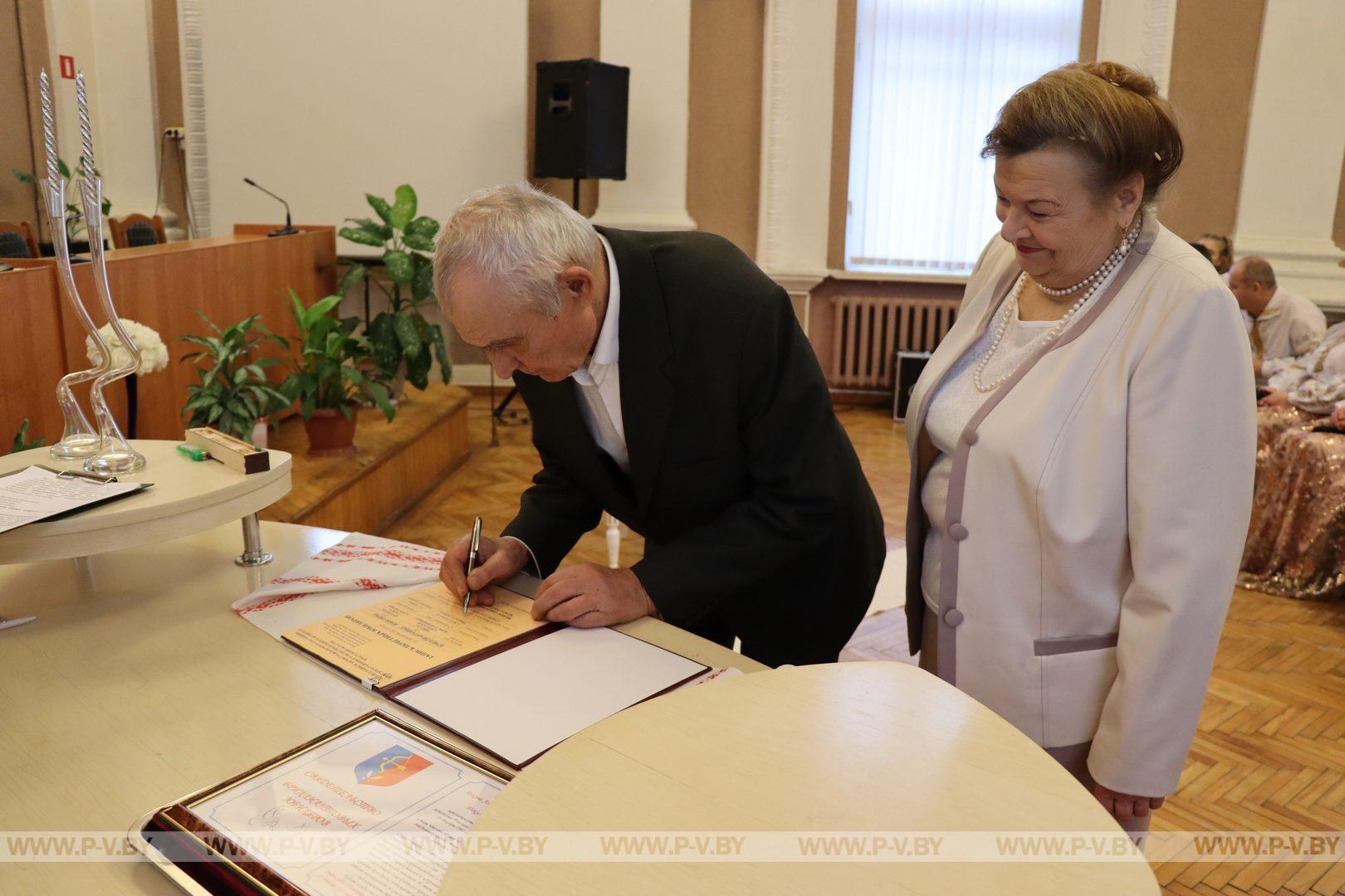 60-летие совместной жизни отметили супруги Пикула из агрогородка Молотковичи