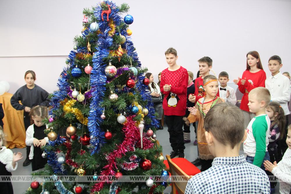 Побывали на новогоднем празднике для детей в территориальном центре социального обслуживания населения г. Пинска