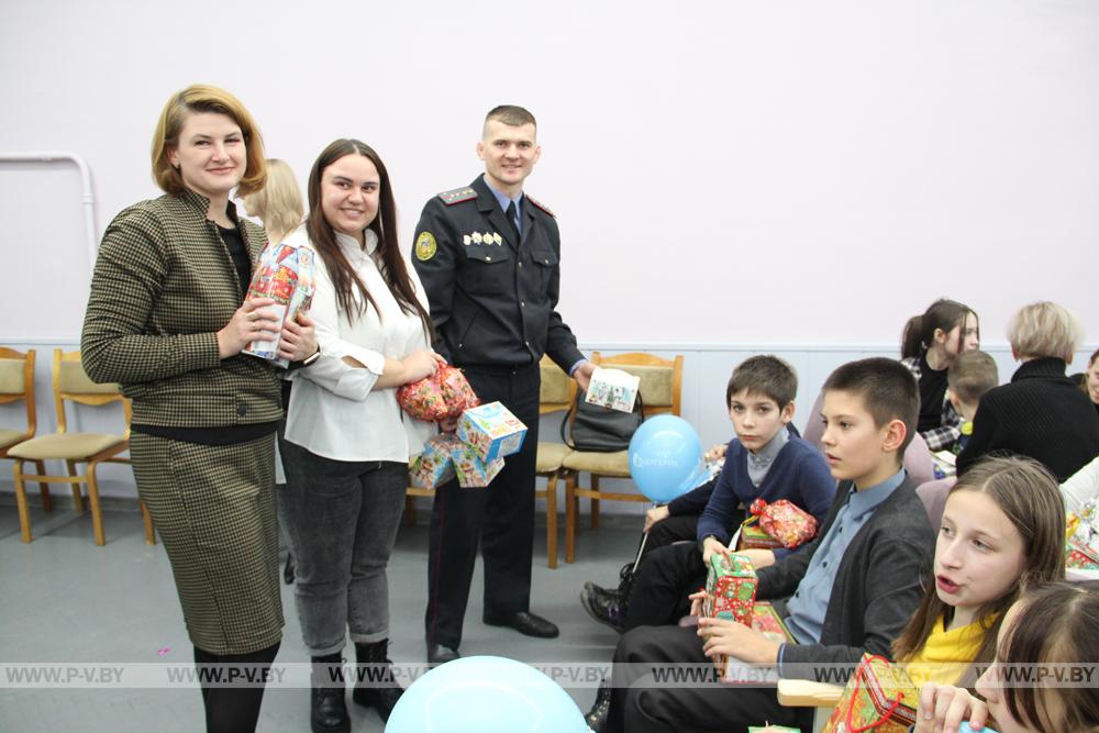 Побывали на новогоднем празднике для детей в территориальном центре социального обслуживания населения г. Пинска