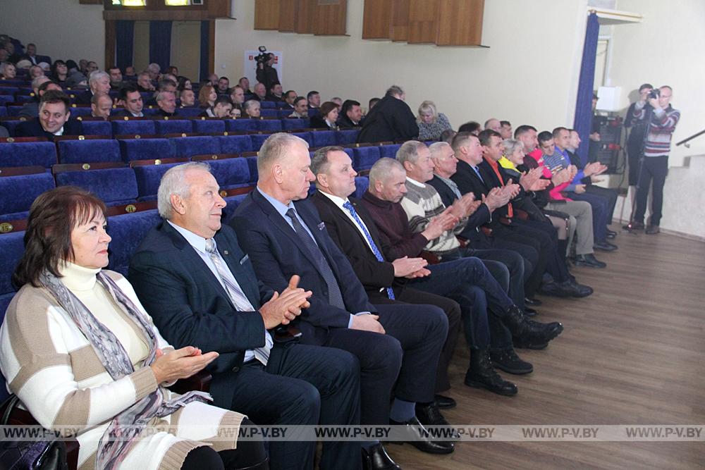 Побывали на торжественном собрании по случаю 30-летия ЗАО «Амкодор-Пинск»