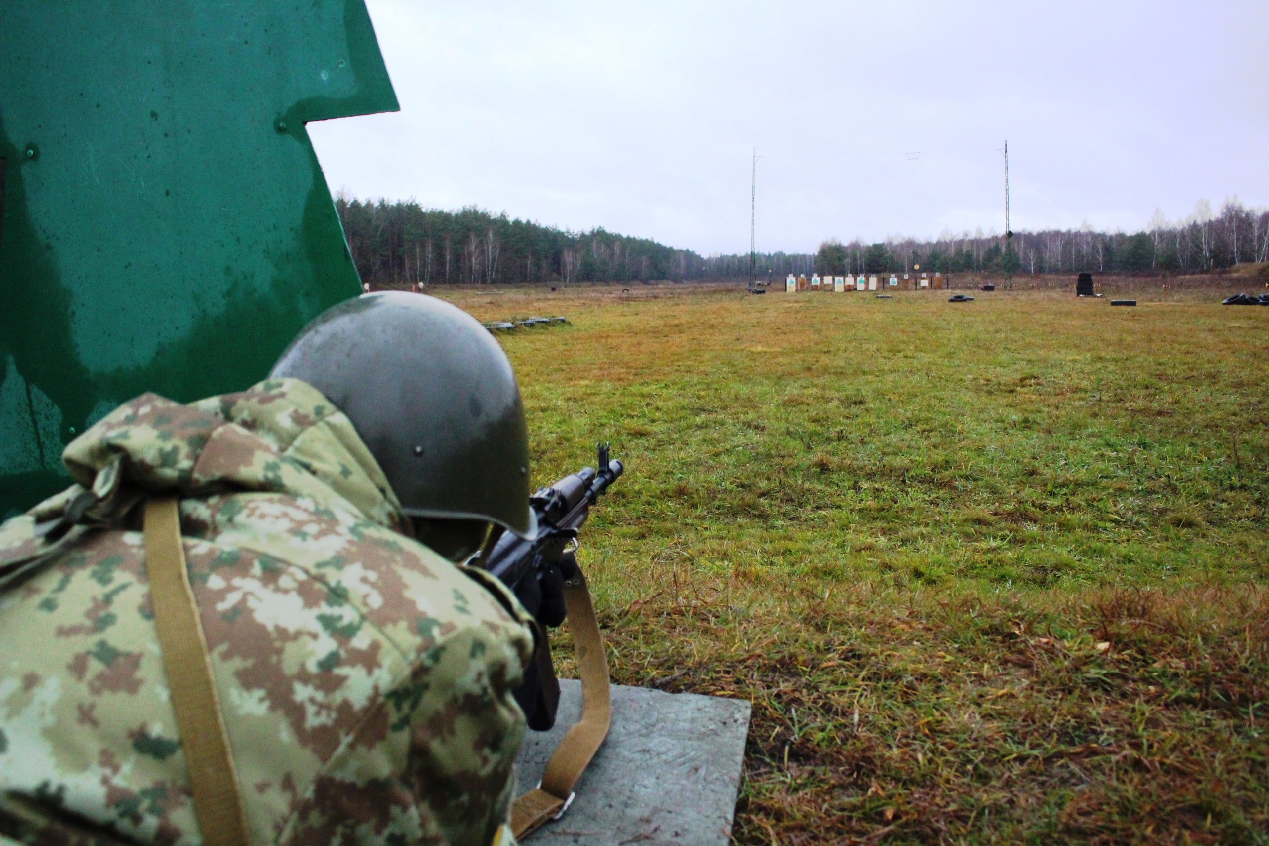 Новобранцы Пинского пограничного отряда сдали первые военные экзамены