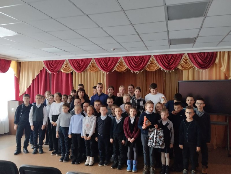 Благотворительную акцию «Поделись теплом души твоей» провели в Парохонской СШ