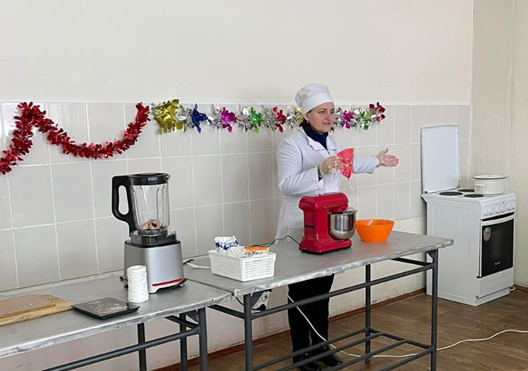 Учащиеся средней школы №14 совершили новогоднее путешествие в профессию "техник-технолог"