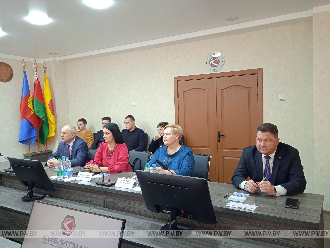 Участников молодежного форума встретили в ОАО "Кузлитмаш"