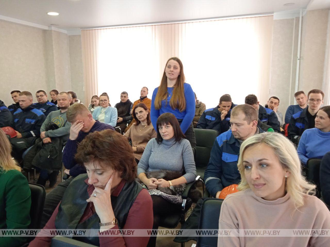 Участников молодежного форума встретили в ОАО "Кузлитмаш"