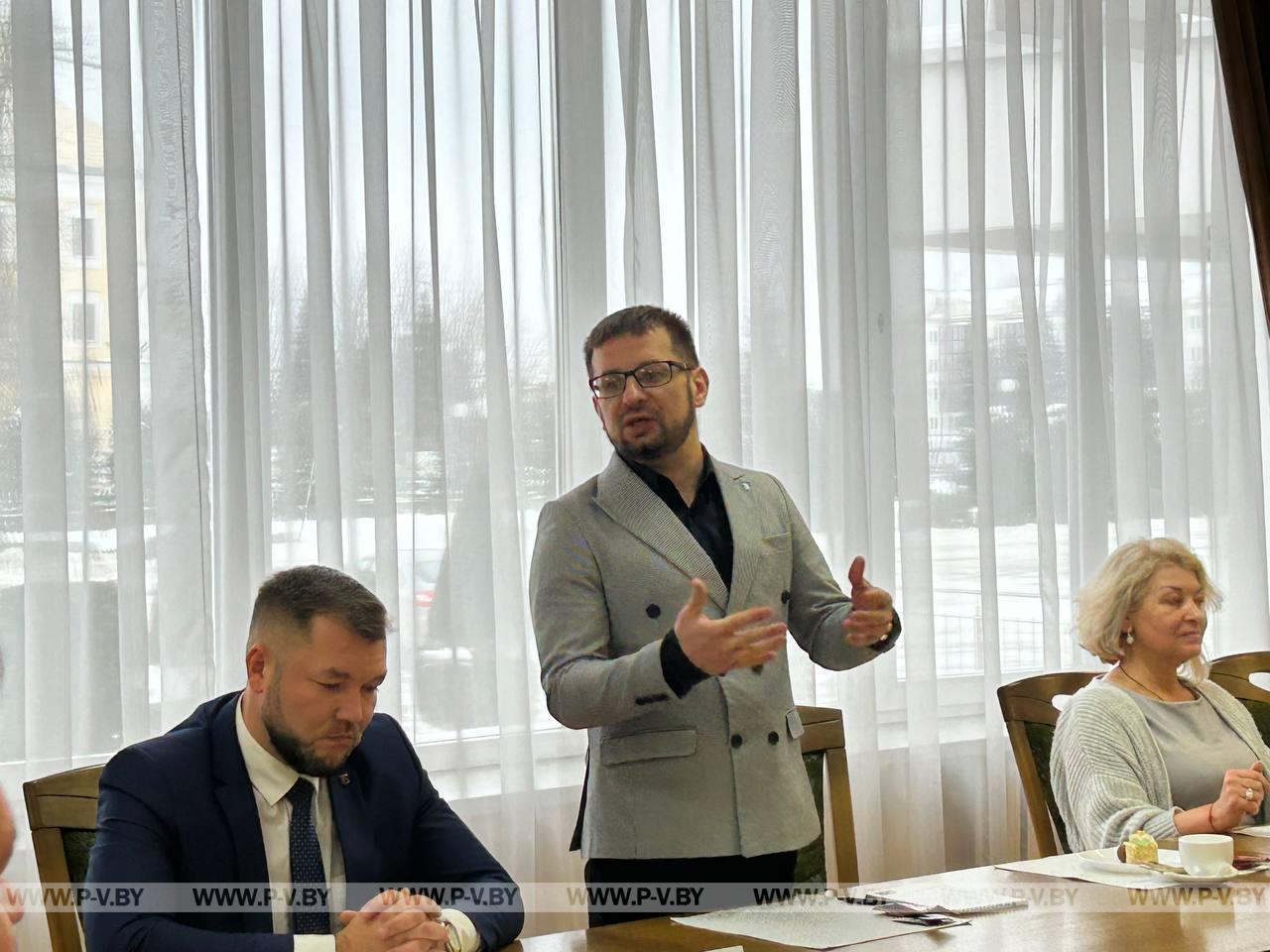 Председатель горисполкома встретился с участницами конкурса красоты «Прыгажуня Палесся»