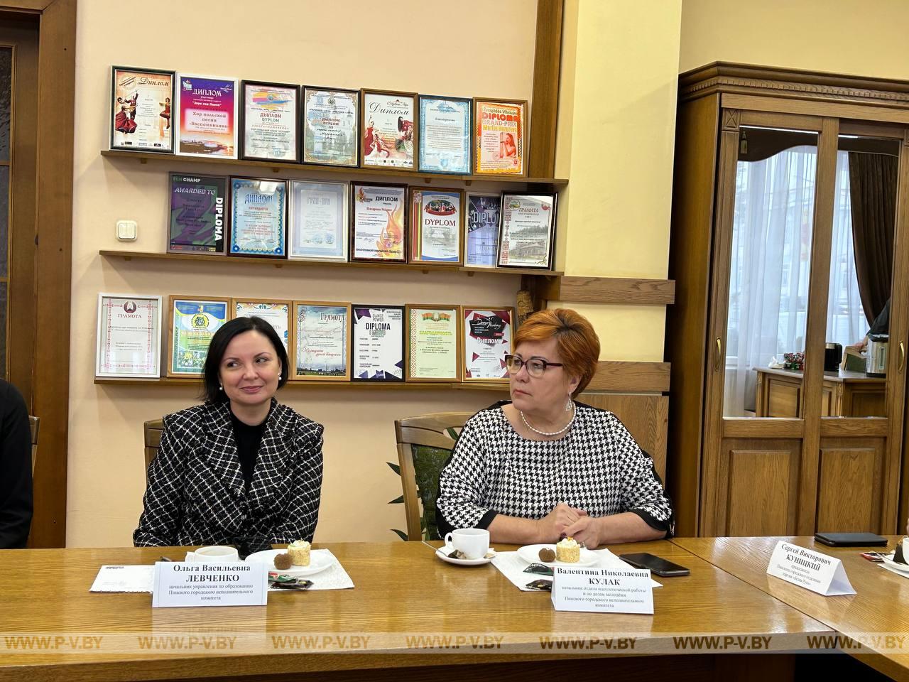 Председатель горисполкома встретился с участницами конкурса красоты «Прыгажуня Палесся»