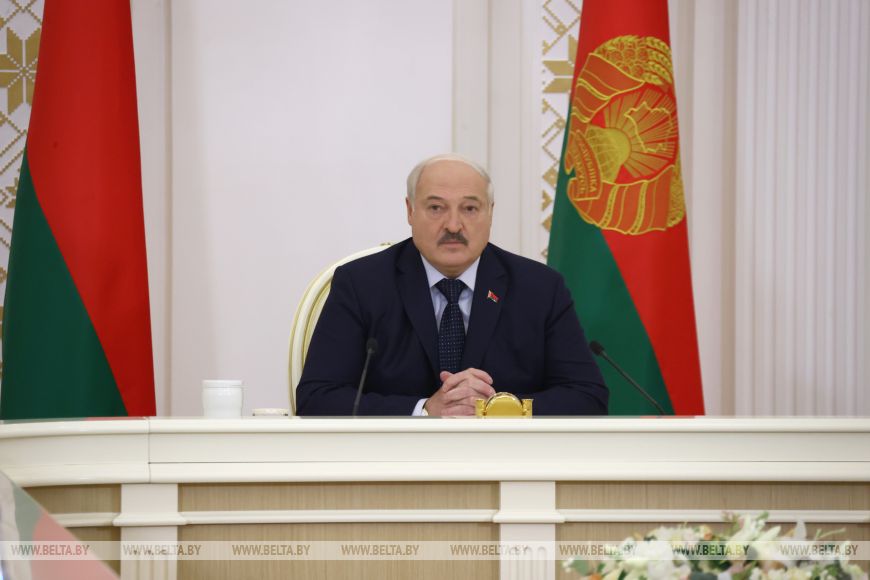 Задачи на "особый год", разнарядка по качеству, космобелоруски и встреча Рождества. Итоги новогодней недели Президента