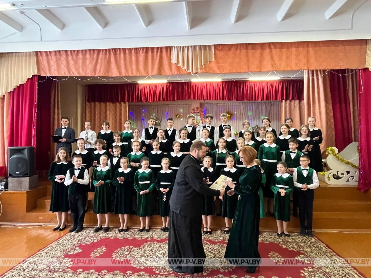 В гимназии №2 прошел городской конкурс чтецов «Христос рождается – славьте!»