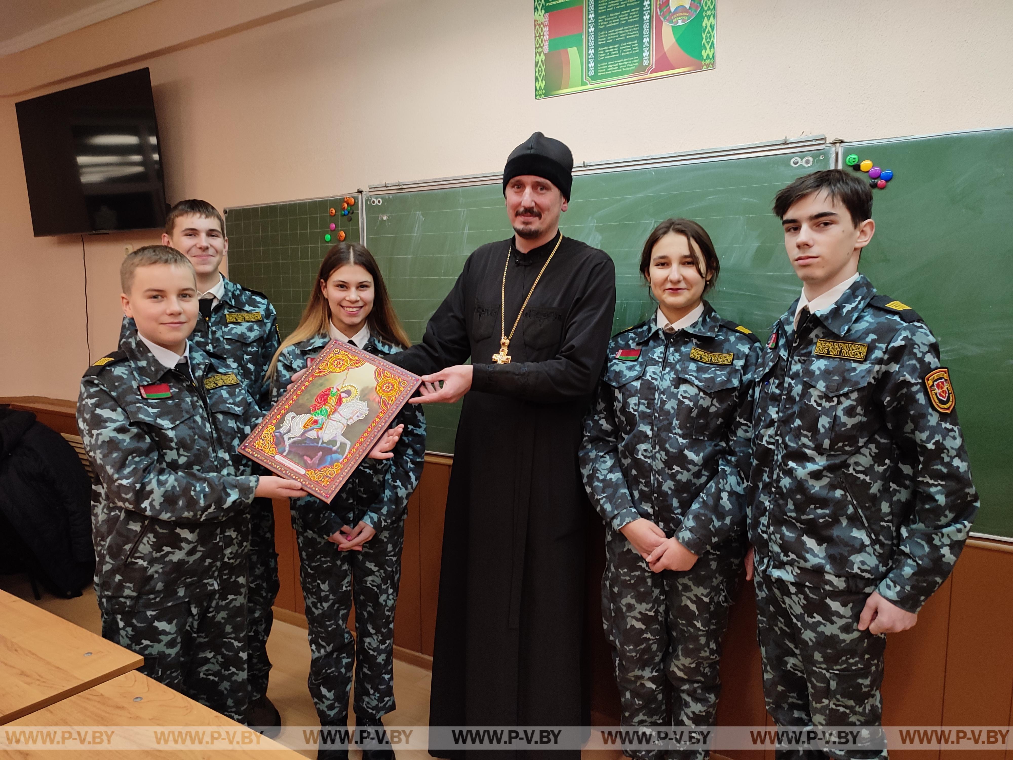 В преддверии рождественских праздников военно-патриотическому клубу «Щит Полесья» подарили икону