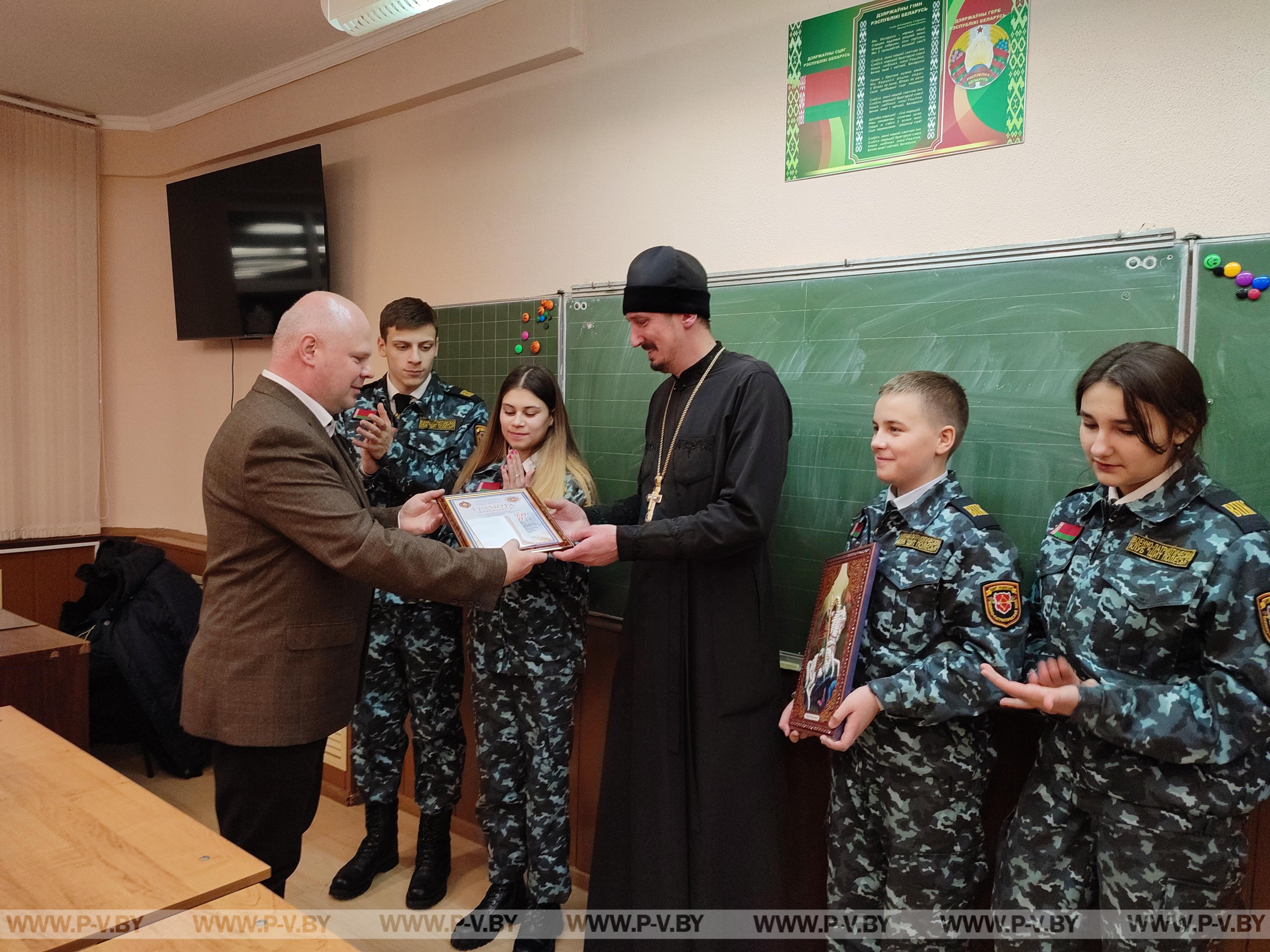 В преддверии рождественских праздников военно-патриотическому клубу «Щит Полесья» подарили икону