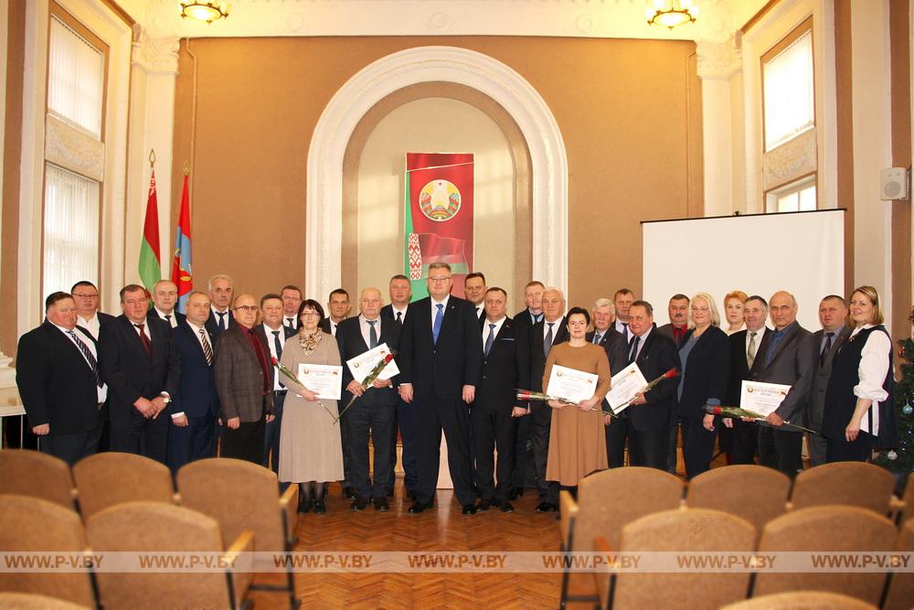 На сессии Пинского райсовета депутатов обсудили прогноз развития, бюджет района на 2024 год, а также поощрили самых активных На сессии Пинского райсовета депутатов обсудили прогноз развития, бюджет района на 2024 год, а также поощрили самых активных