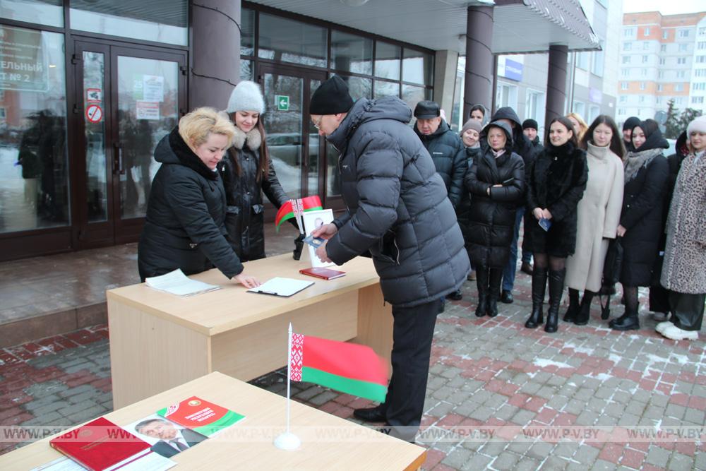 Побывали на пикете по сбору подписей в поддержку кандидатов в депутаты Побывали на пикете по сбору подписей в поддержку кандидатов в депутаты