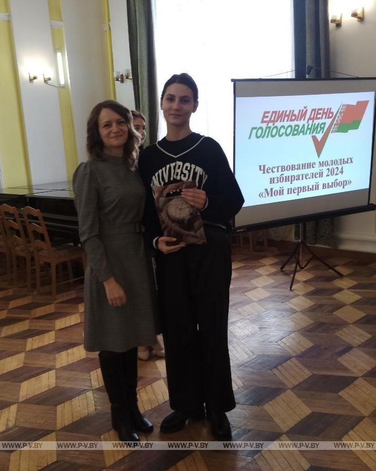В Пинском государственном колледже искусств прошел открытый диалог на тему "Мой первый выбор".
