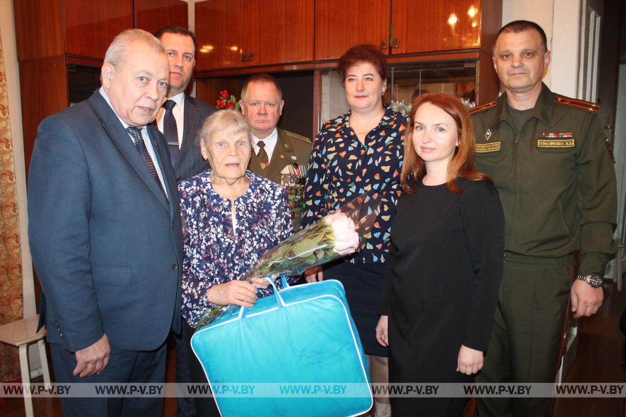 Знак внимания и подарки - матерям, потерявшим сыновей Знак внимания и подарки - матерям, потерявшим сыновей