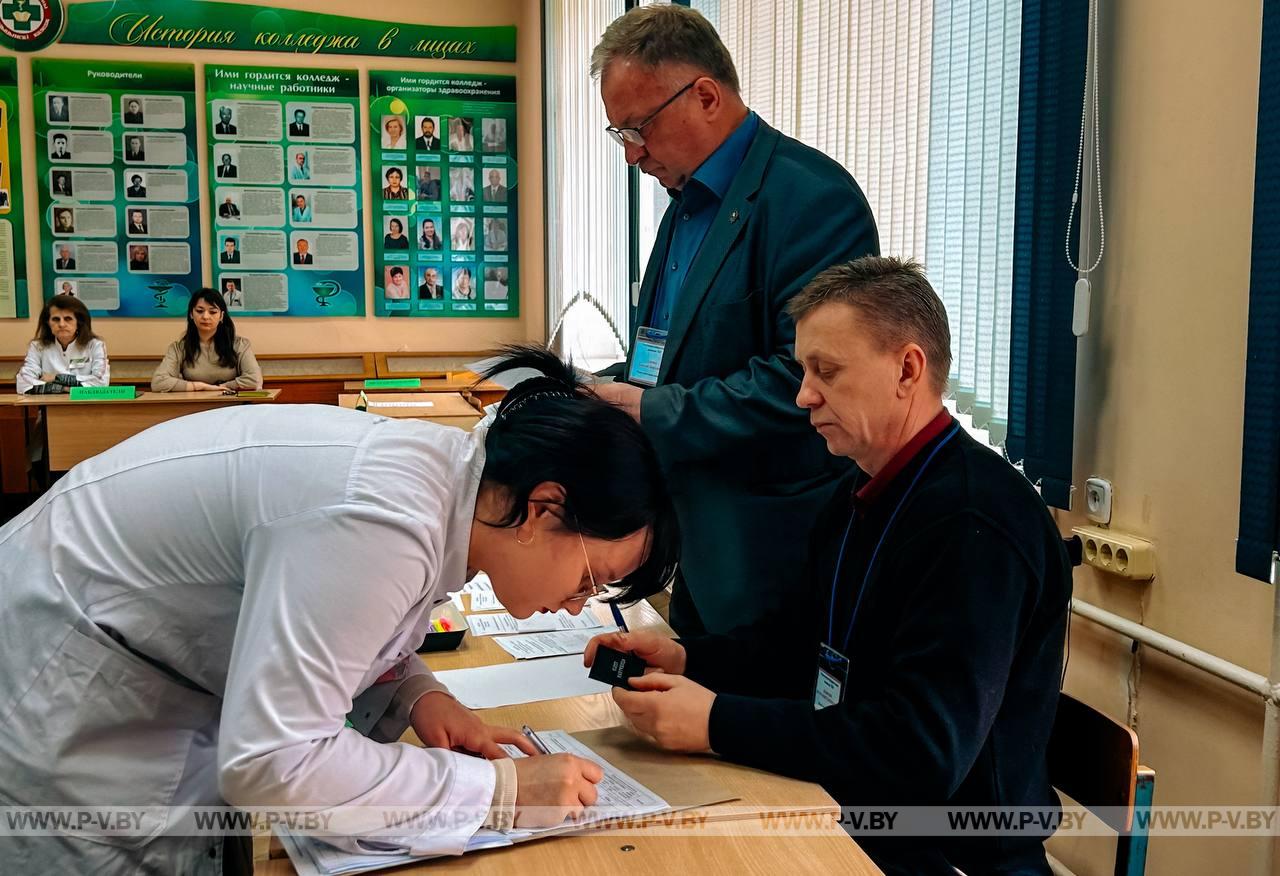 Учащиеся медицинского колледжа г.Пинска приняли участие в досрочном голосовании