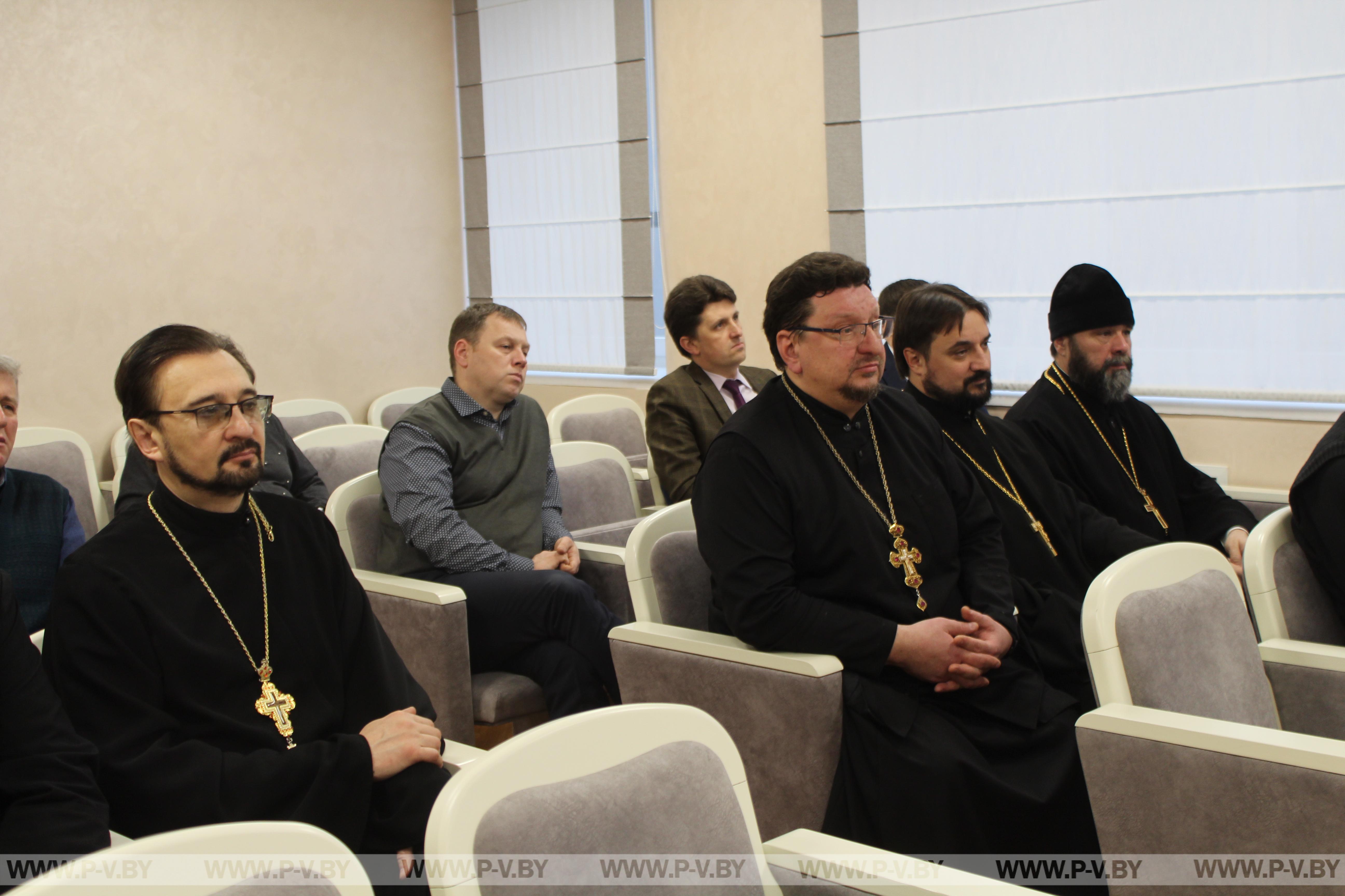 Узнали, о чем шла речь на встрече городских властей с представителями религиозных конфессий Пинска