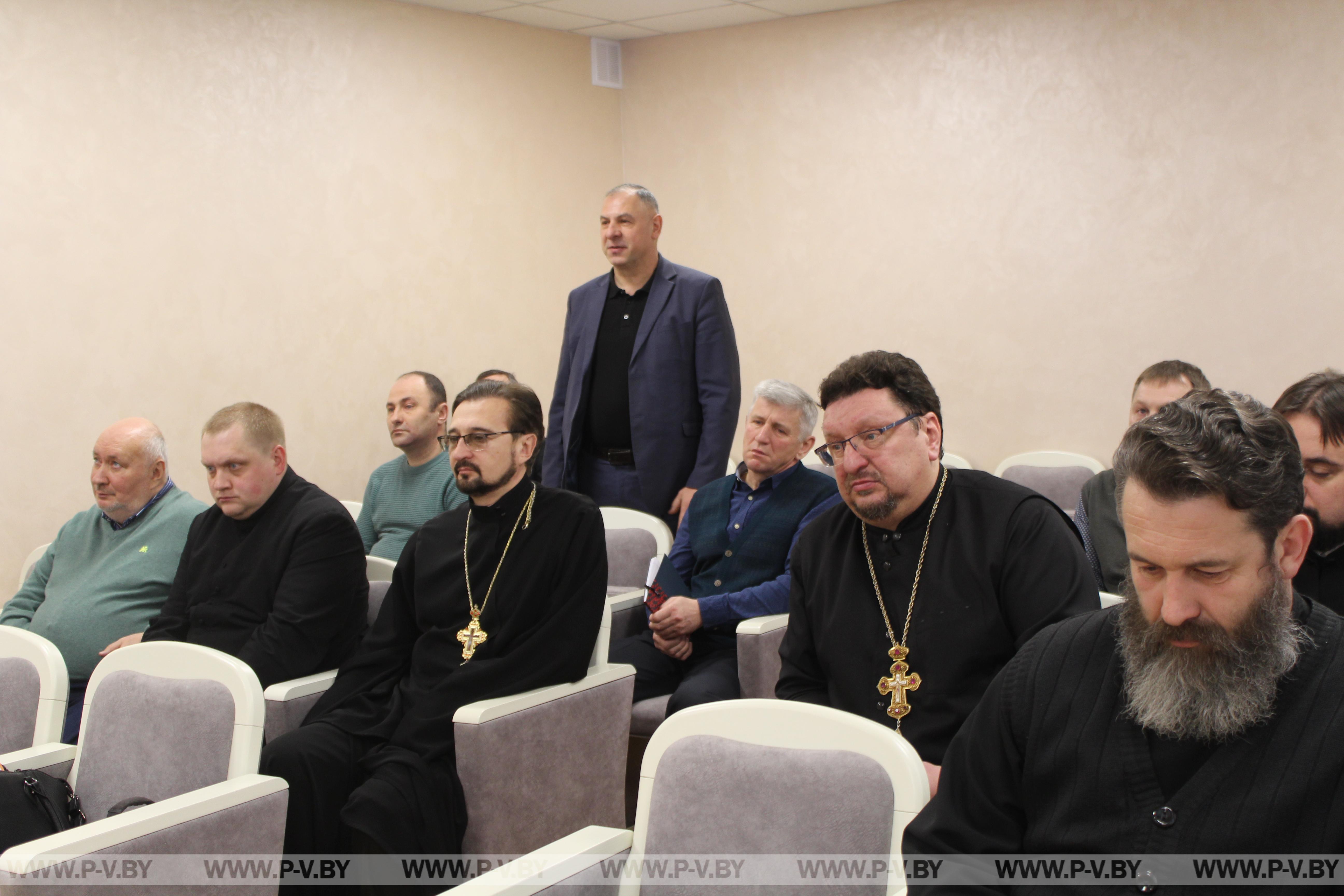 Узнали, о чем шла речь на встрече городских властей с представителями религиозных конфессий Пинска