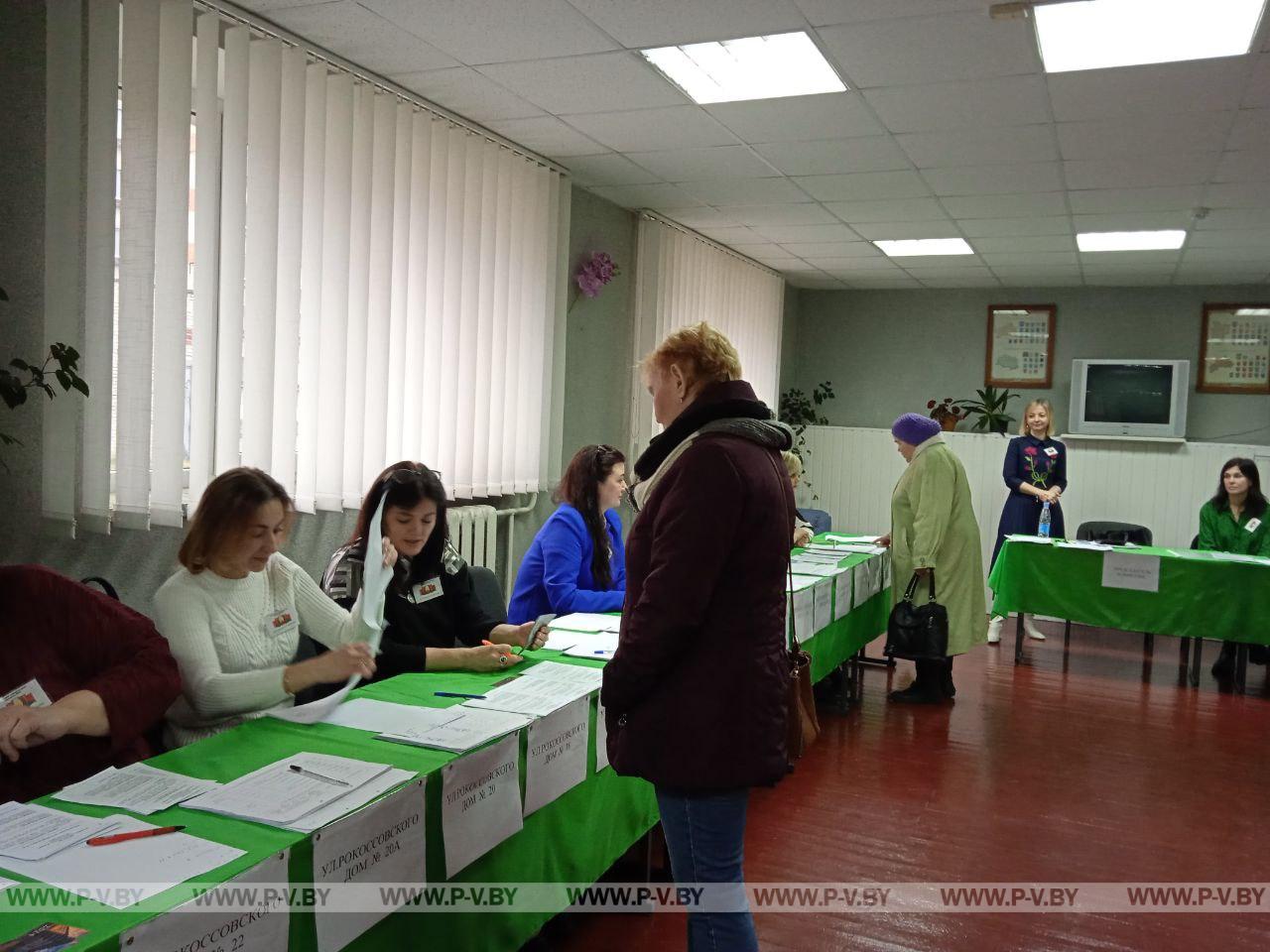 Голосование в Пинске. Участок 32 на улице Студенческая Голосование в Пинске. Участок 32 на улице Студенческая