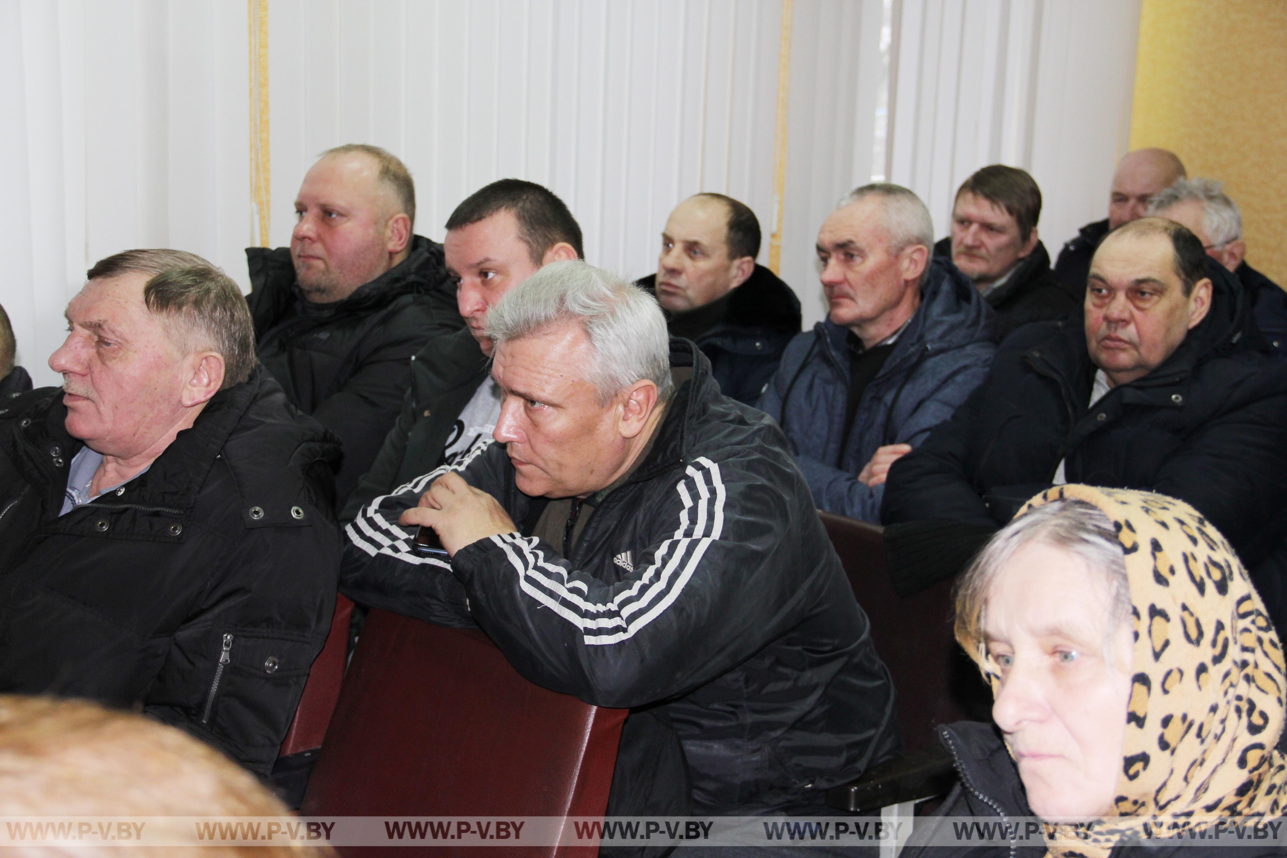 Информационно-пропагандистская группа во главе с председателем горисполкома Валерием Ребковцом встретилась с коллективом ЖЭСа № 2
