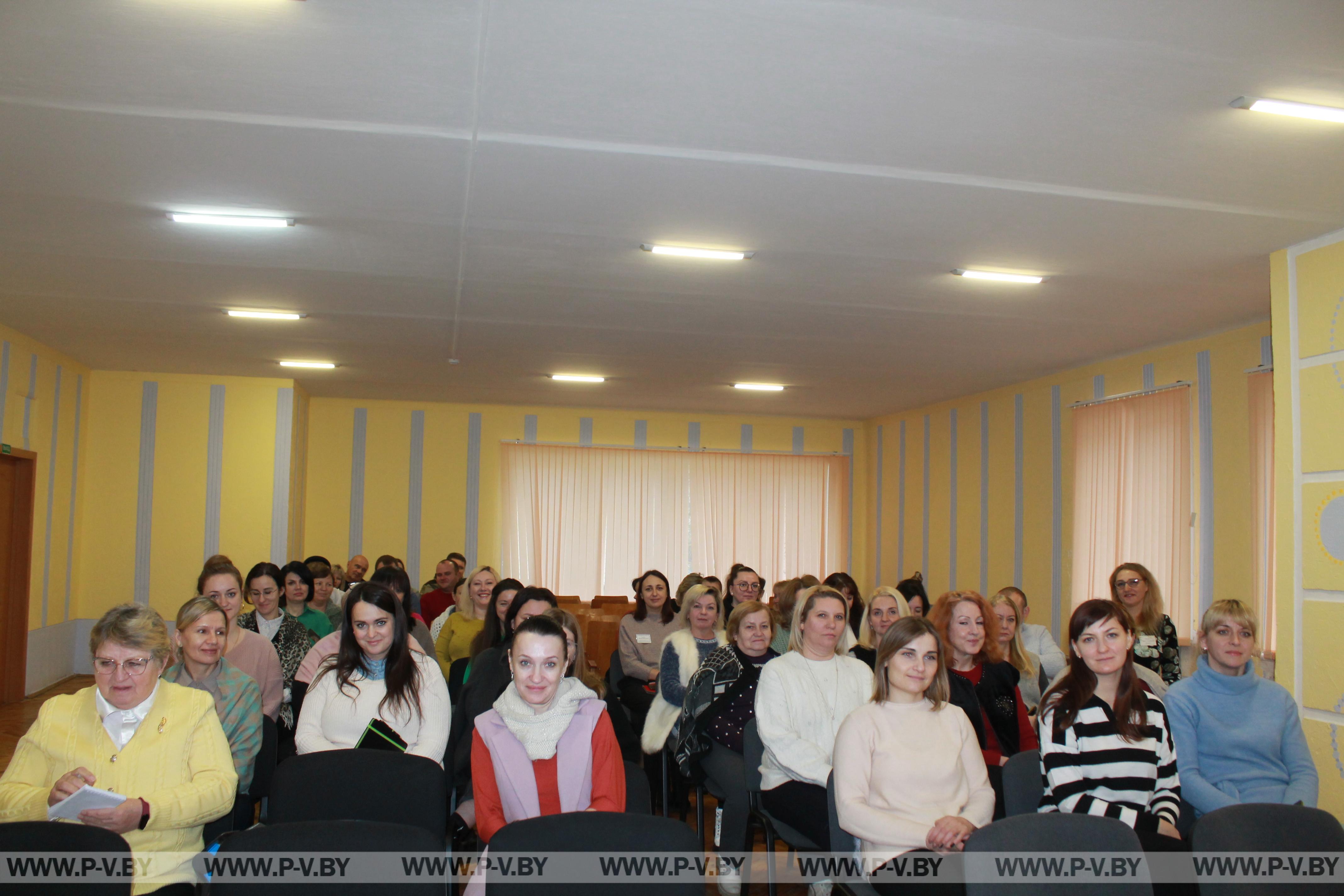 В центре коррекционно-развивающего обучения и реабилитации г. Пинска прошла встреча председателя горисполкома Валерия Ребковца с коллективом учреждения образования