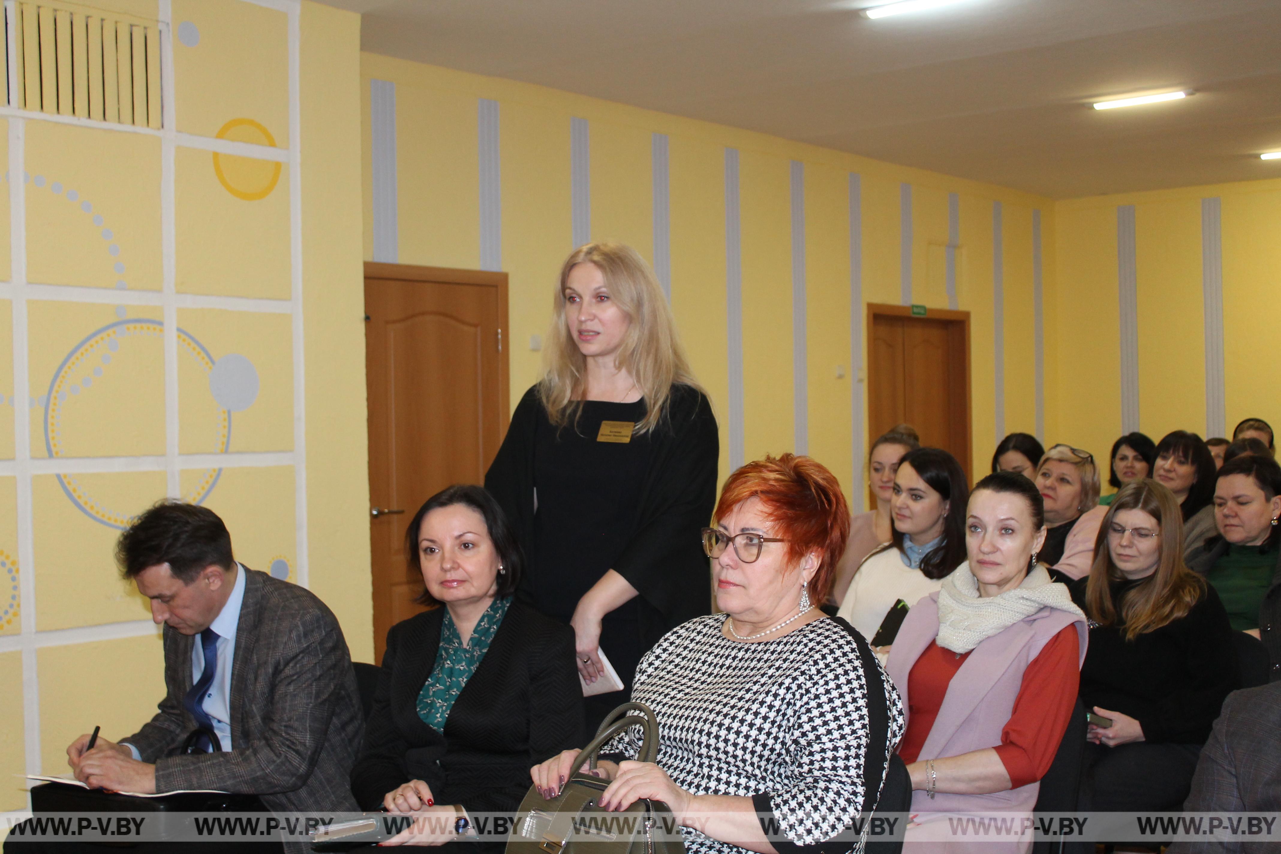 В центре коррекционно-развивающего обучения и реабилитации г. Пинска прошла встреча председателя горисполкома Валерия Ребковца с коллективом учреждения образования