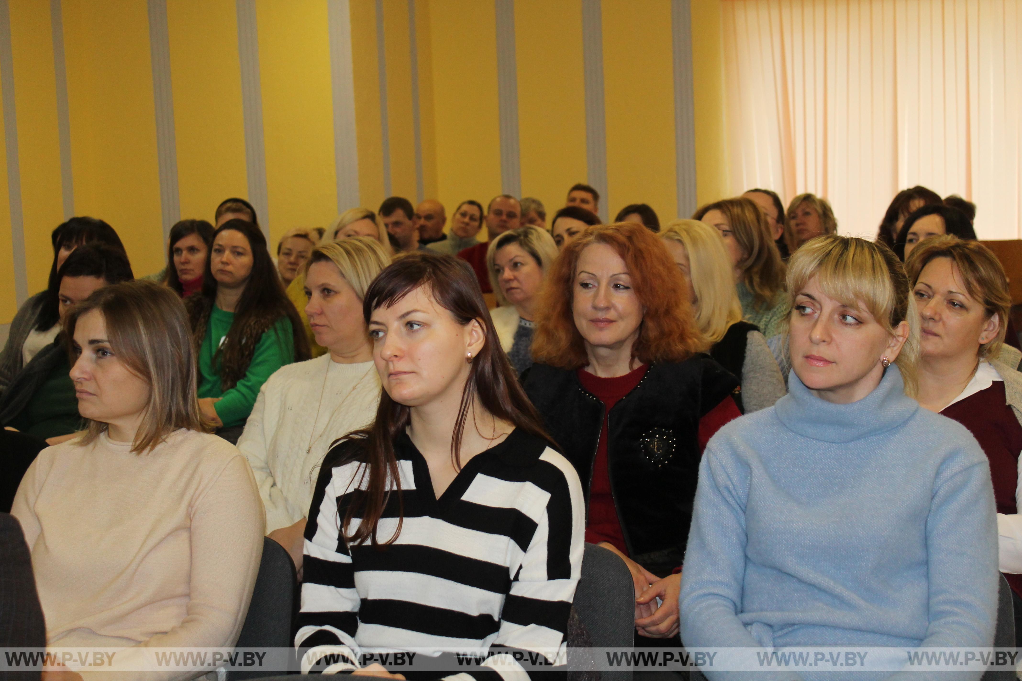В центре коррекционно-развивающего обучения и реабилитации г. Пинска прошла встреча председателя горисполкома Валерия Ребковца с коллективом учреждения образования