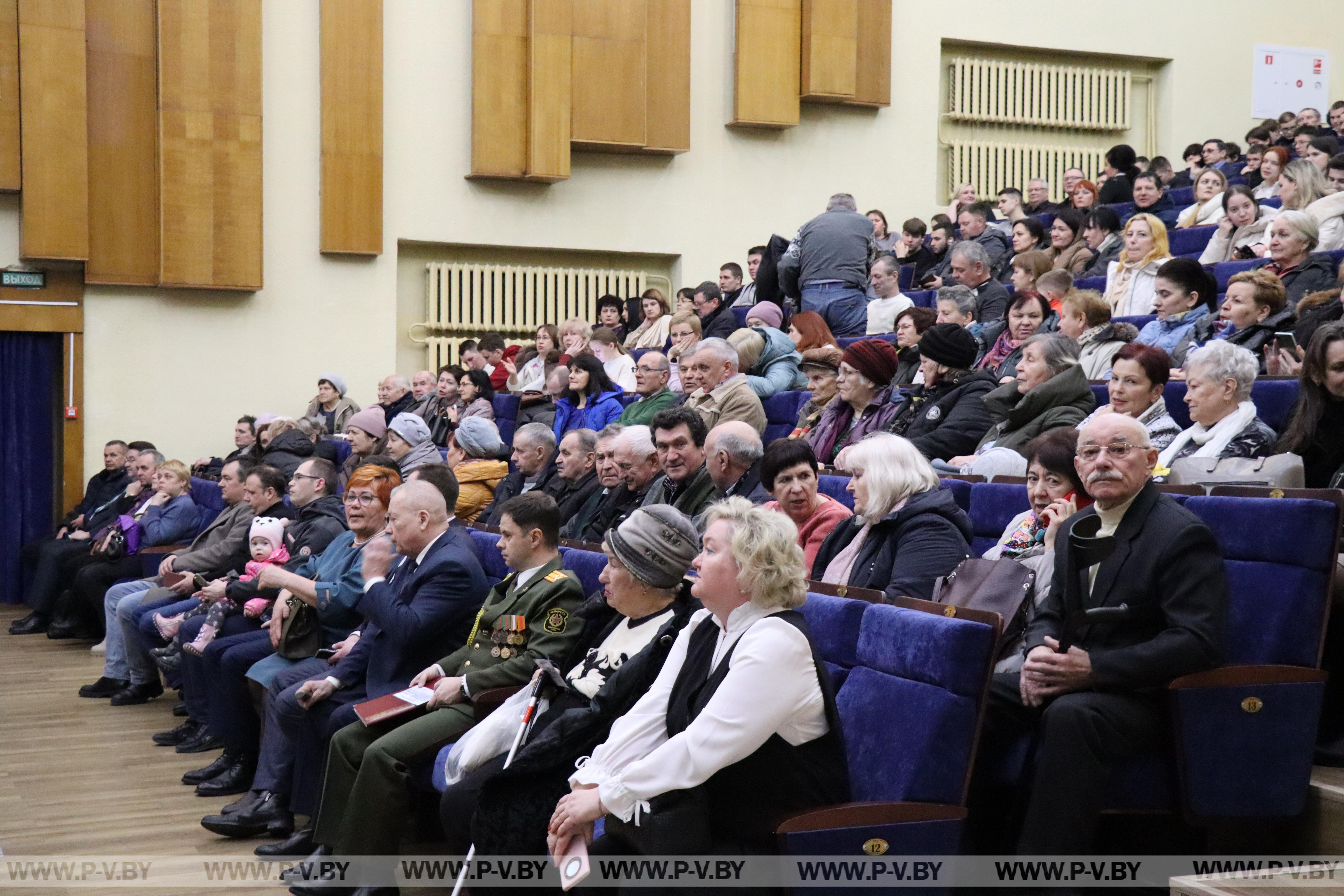 Доблестным защитникам Отечества посвящалось
