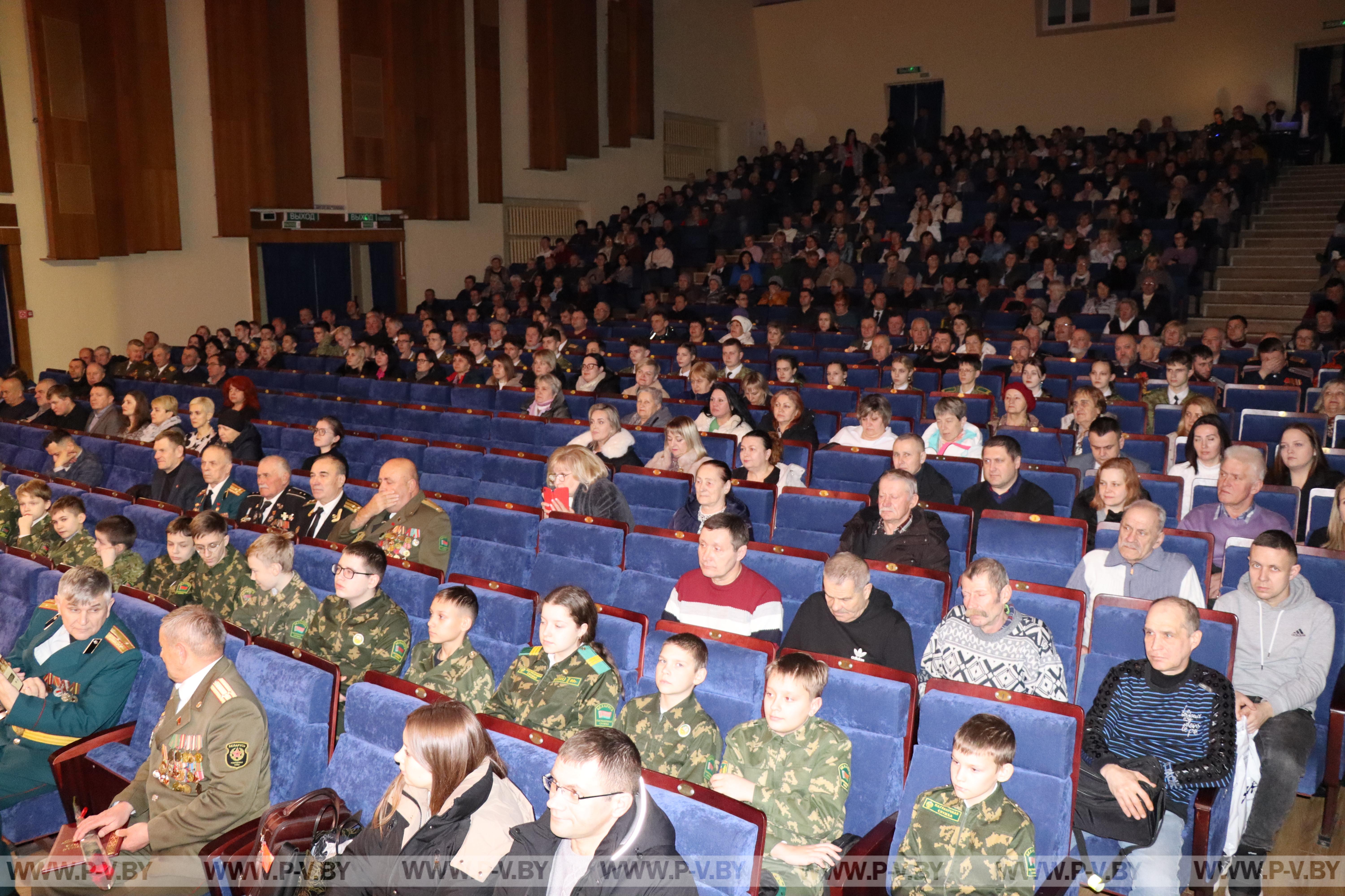 Доблестным защитникам Отечества посвящалось