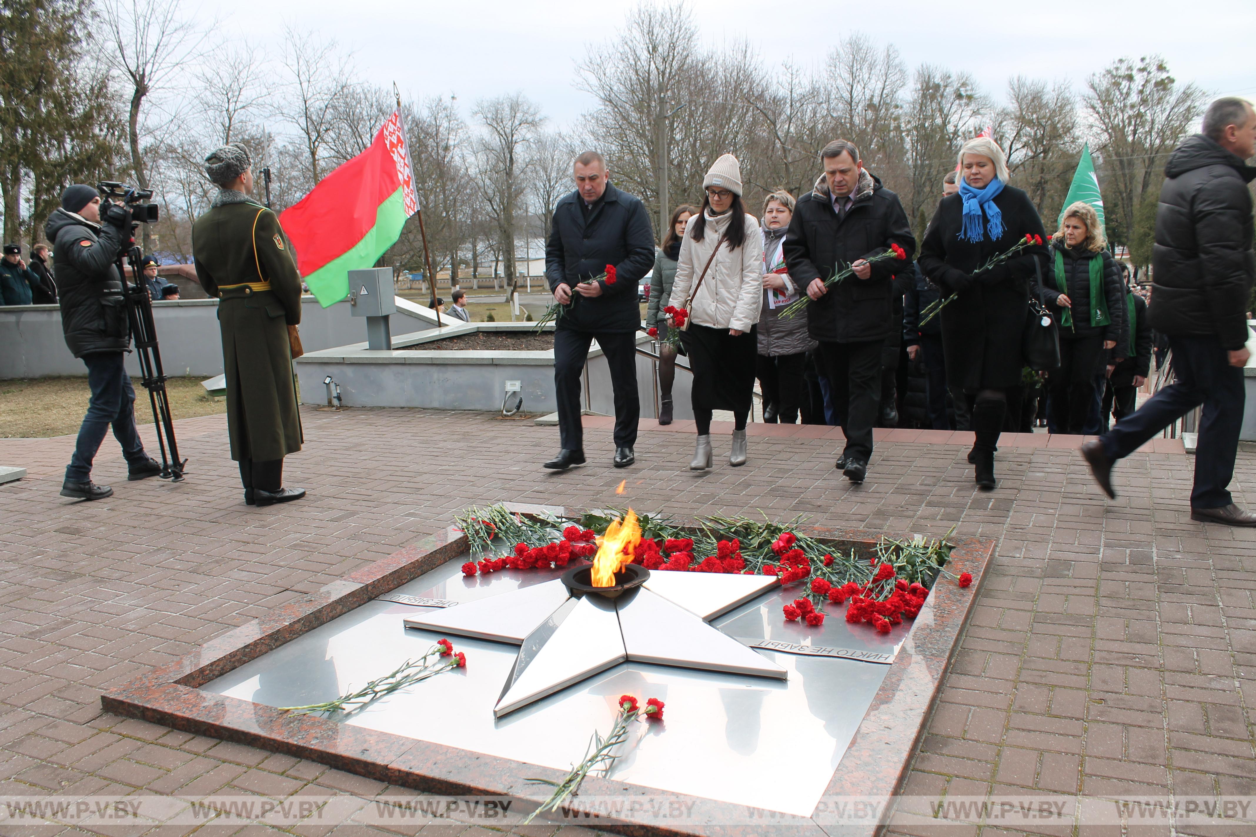 В Пинске состоялся митинг, посвящённый Дню защитников Отечества и Вооруженных Сил Республики Беларусь