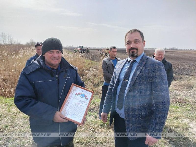 ОАО "Ласицк" посетил Сергей Конюшко - главный технический инспектор труда областной организации Белорусского профсоюза работников АПК ОАО "Ласицк" посетил Сергей Конюшко - главный технический инспектор труда областной организации Белорусского профсоюза работников АПК
