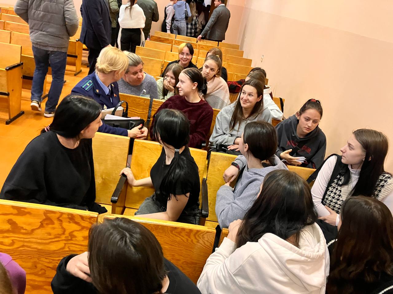 Конструктивный диалог между представителями правоохранительных органов и учащимися