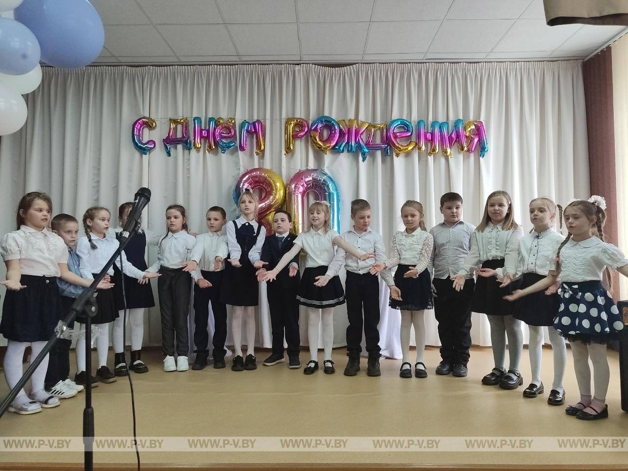 Логишинская библиотека - Сюда спешат, чтобы прикоснуться к бесценному богатству – книге Логишинская библиотека - Сюда спешат, чтобы прикоснуться к бесценному богатству – книге