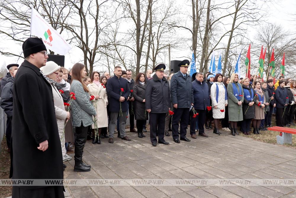 В день памяти сожженных деревень митинг-реквием состоялся у мемориала в Любель-Поле