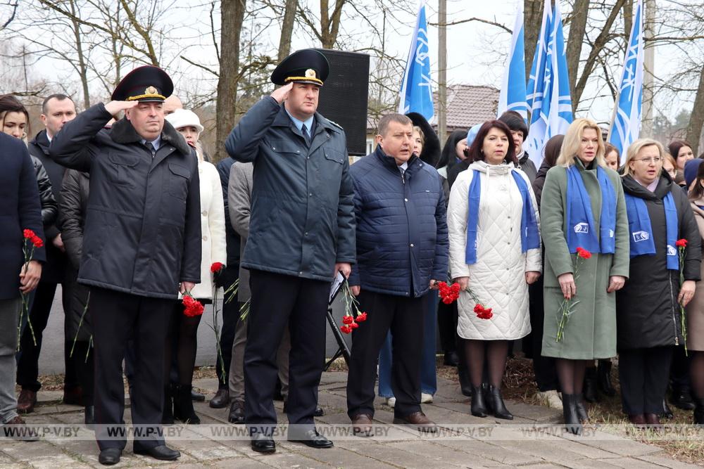 В день памяти сожженных деревень митинг-реквием состоялся у мемориала в Любель-Поле