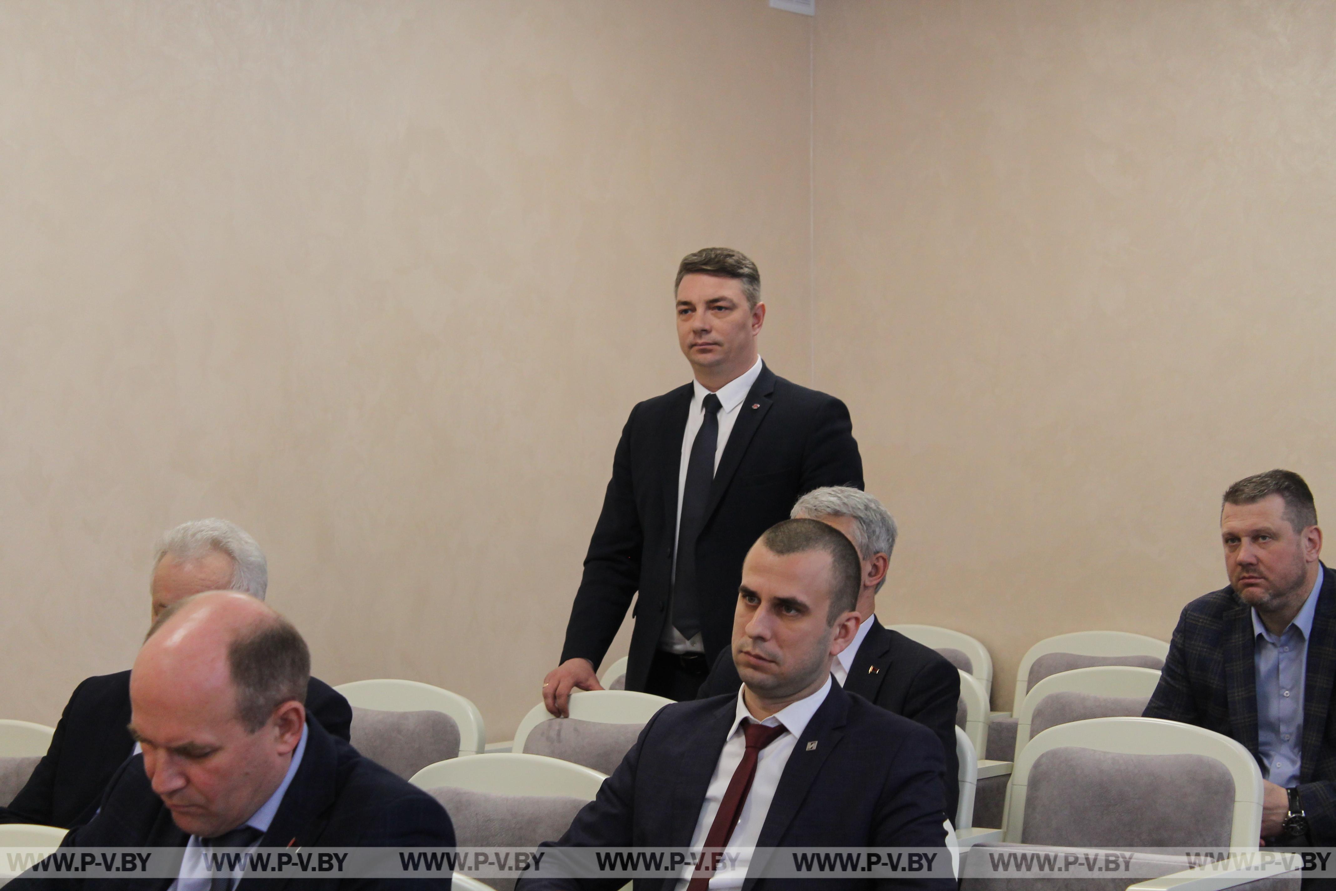 В Пинском горисполкоме состоялась встреча с руководителями отдельных крупных предприятияй В Пинском горисполкоме состоялась встреча с руководителями отдельных крупных предприятияй