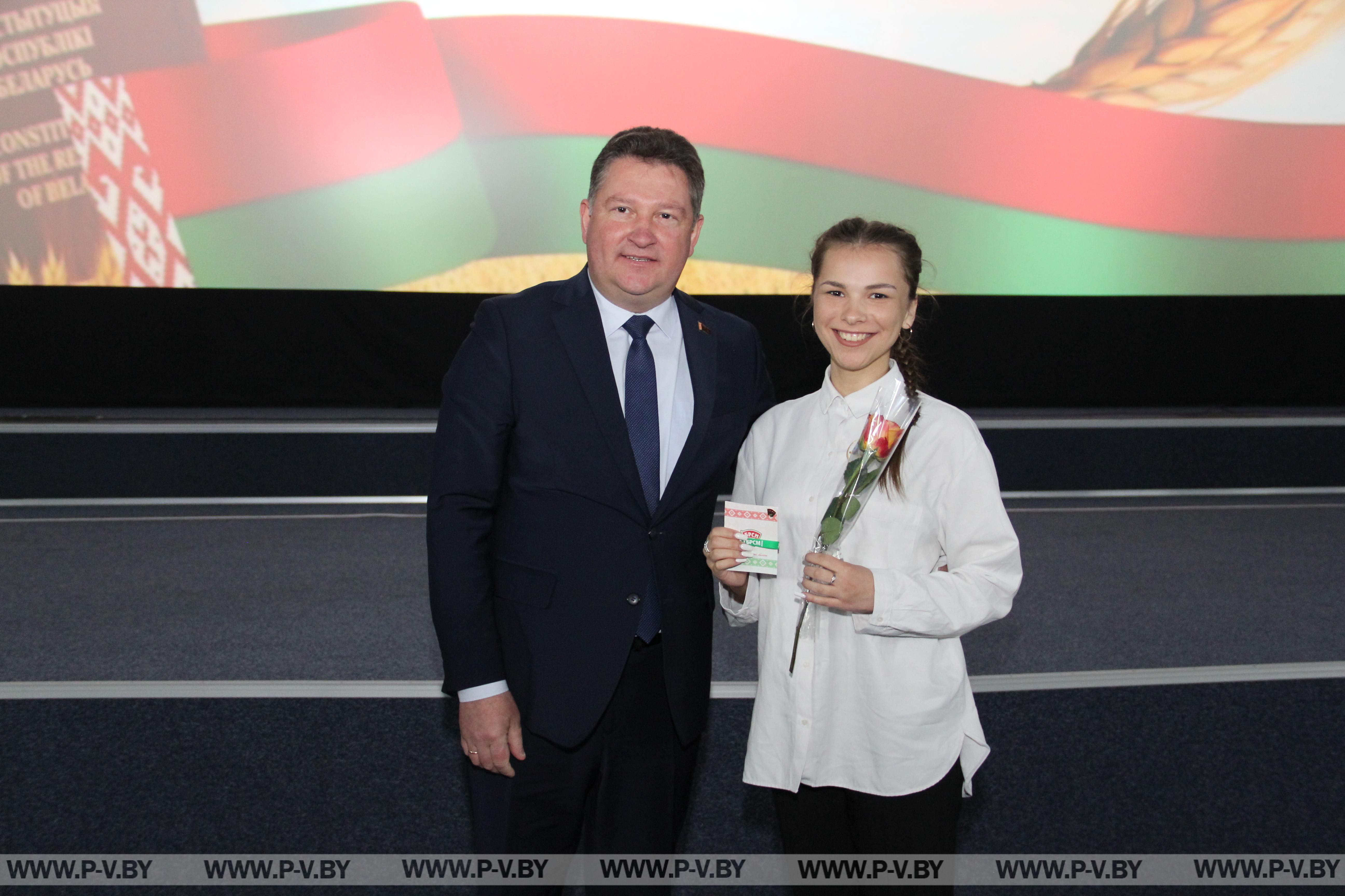 30-летие Конституции Республики Беларусь. Вручение паспортов в Пинске