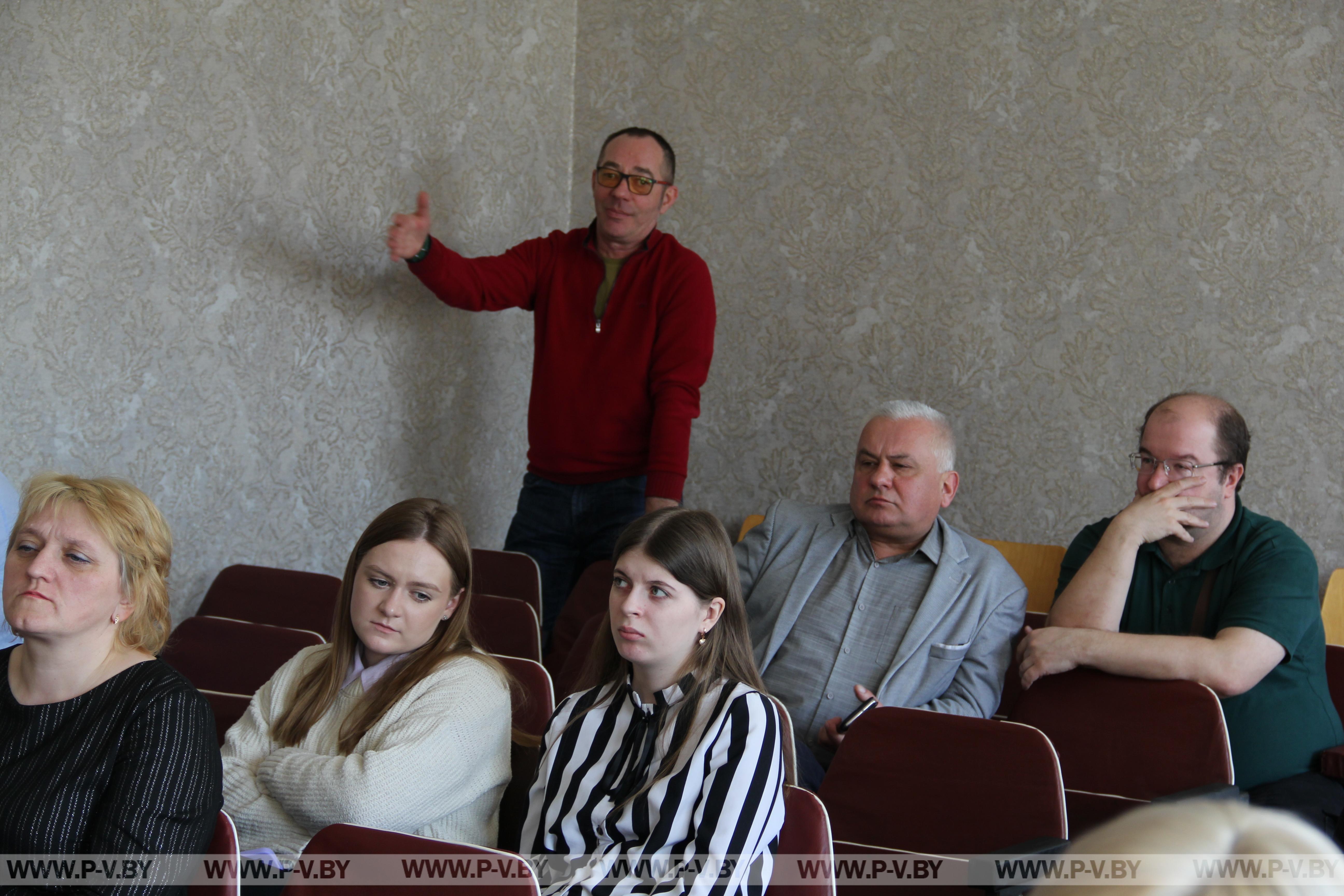 О ремонте дорог и развитии социальной сферы говорили на встрече информационно-пропагандистской группы с коллективом ДШИ №2.