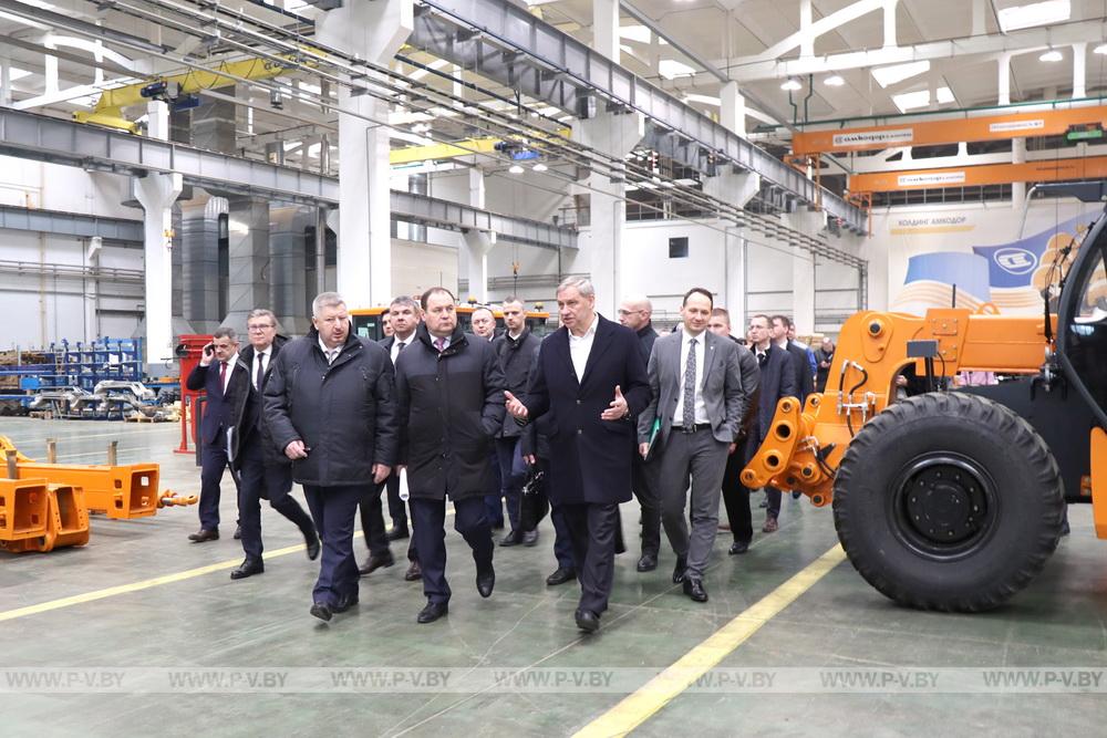 Премьер-министр Роман Головченко посетил ЗАО «Амкодор-Пинск»